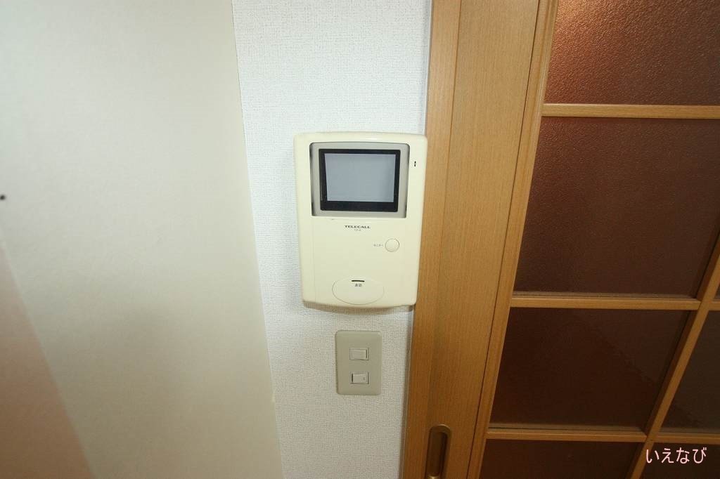 拡大写真:福山市神辺町字十九軒屋 1階101のカメラ付インターホン