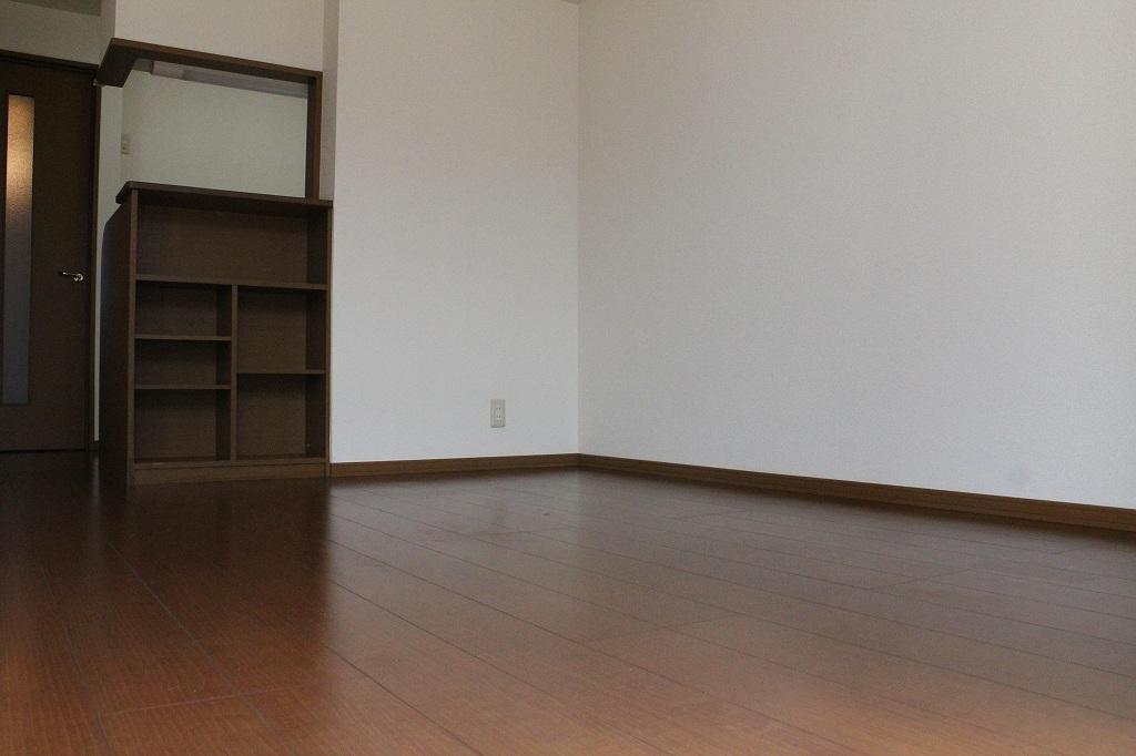 拡大写真:尾道市高須町 1階105のリビング