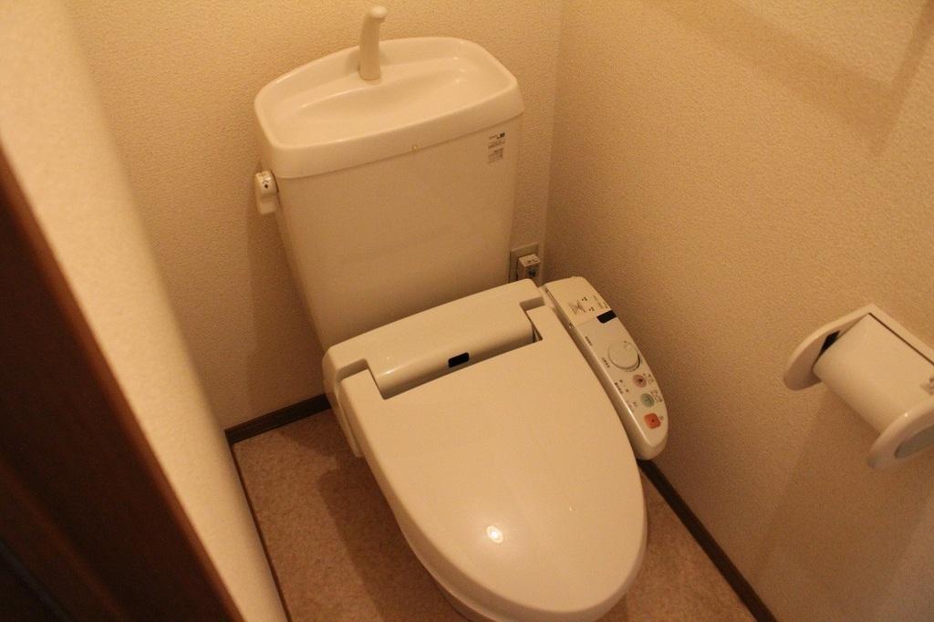 拡大写真:尾道市高須町 1階105のシャワー付トイレ