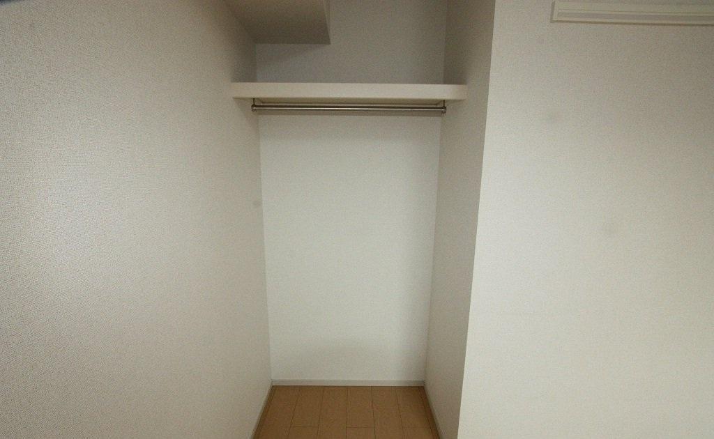 拡大写真:尾道市高須町 2階201のクローゼット