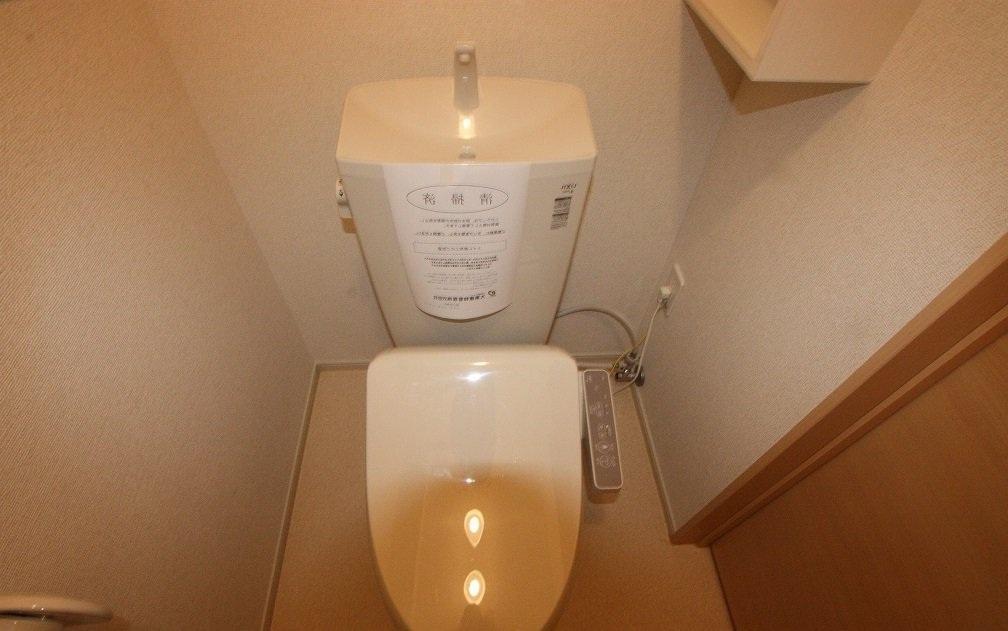 拡大写真:尾道市高須町 2階201のシャワー付トイレ