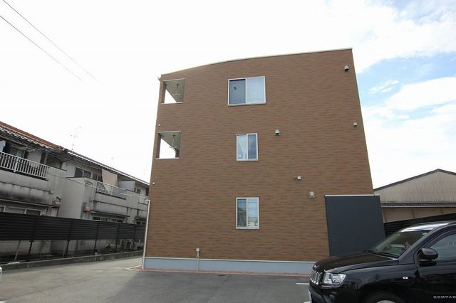 拡大写真:尾道市高須町 2階201の外観写真(昼)