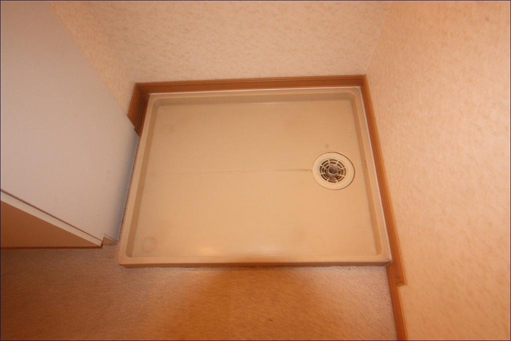 拡大写真：府中市中須町 2階202の洗濯機置場