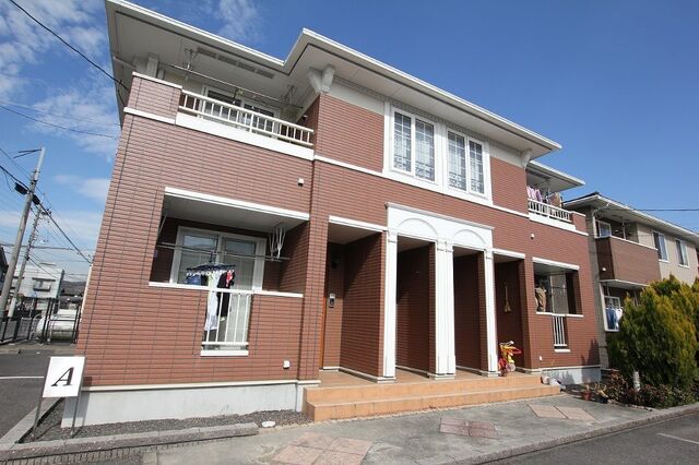 拡大写真：府中市中須町 2階202の外観写真（昼）