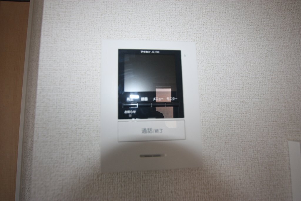拡大写真:尾道市西藤町 1階101のカメラ付インターホン
