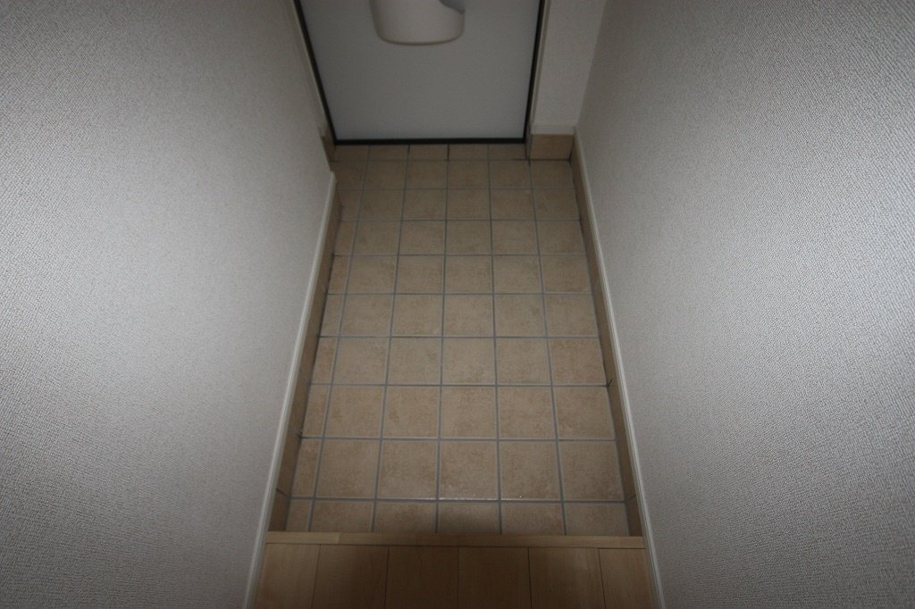 拡大写真:尾道市西藤町 1階101の玄関