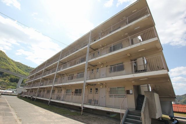 拡大写真:尾道市因島中庄町 4階404の外観写真(昼)