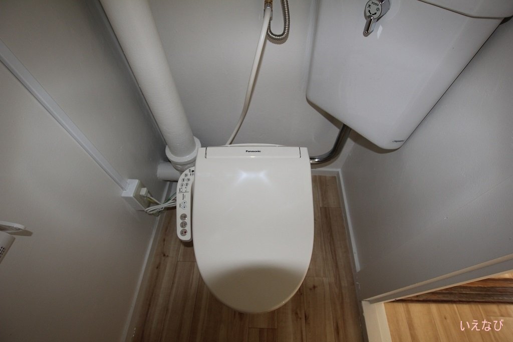 拡大写真:尾道市因島中庄町 3階303のシャワー付トイレ
