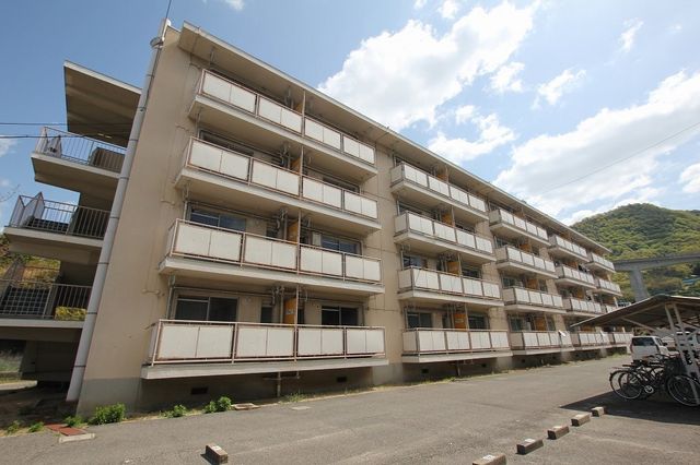 拡大写真:尾道市因島中庄町 3階303の外観写真(昼)