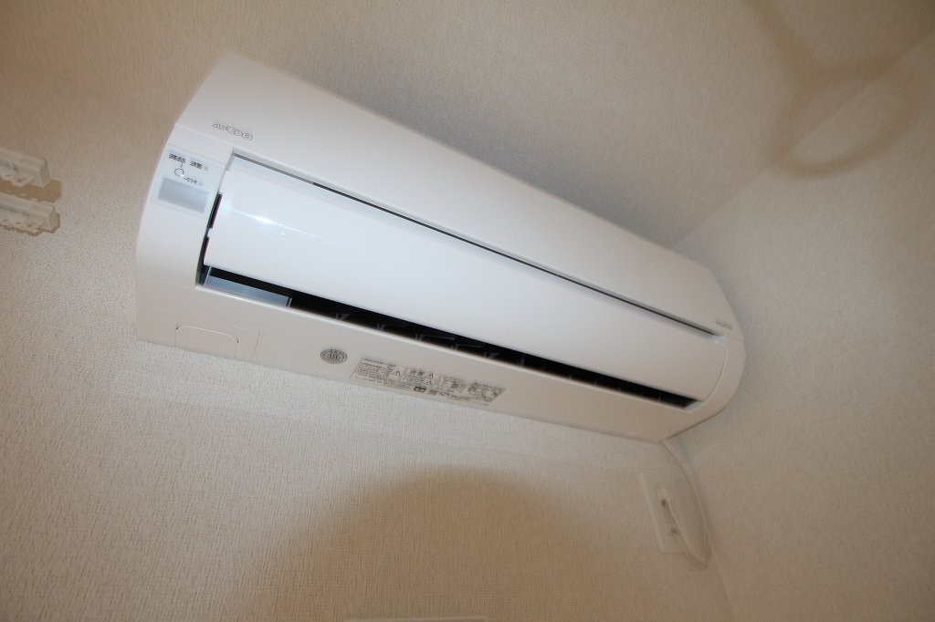 拡大写真:福山市加茂町大字八軒屋 2階201のエアコン