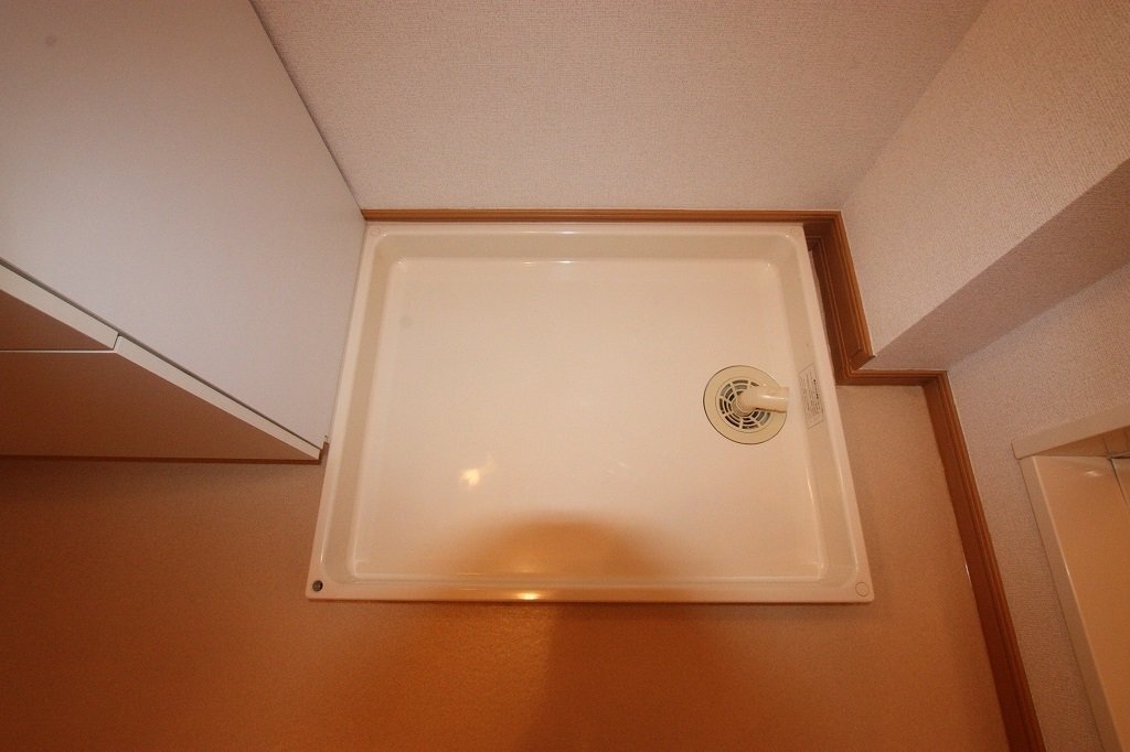 拡大写真：尾道市高須町 1階102の洗濯機置場