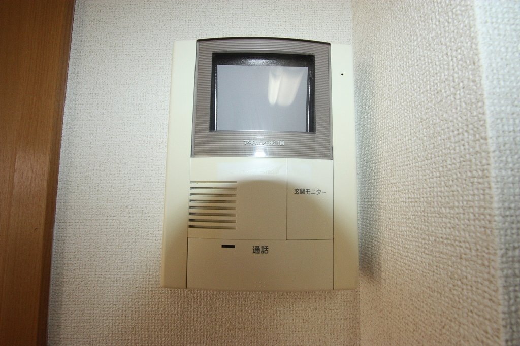 拡大写真：尾道市高須町 1階102のカメラ付インターホン
