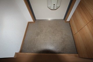 拡大写真:福山市松浜町1丁目 2階201の玄関