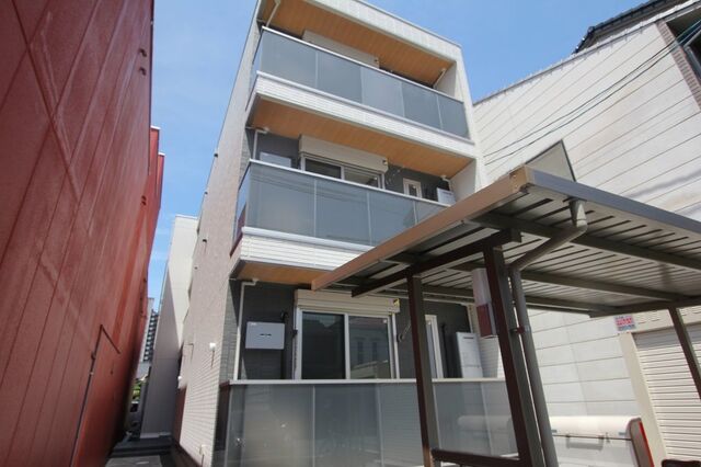 拡大写真:福山市城見町1丁目 3階301の外観写真(昼)