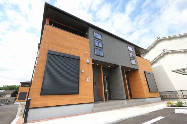 拡大写真:井原市七日市町 2階201の外観写真(昼)