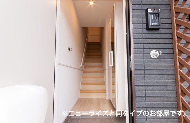 拡大写真:福山市春日町6丁目 2階203の玄関