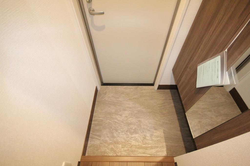 拡大写真:福山市桜馬場町 2階203の玄関