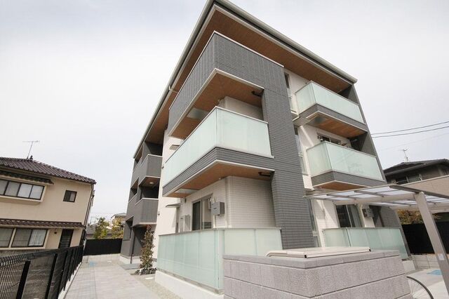 拡大写真:福山市桜馬場町 2階203の外観写真(昼)