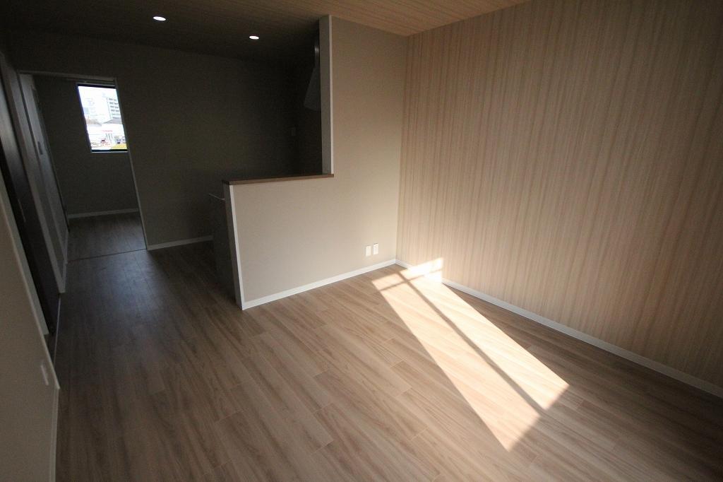 拡大写真:福山市南蔵王町6丁目 2階201のリビング