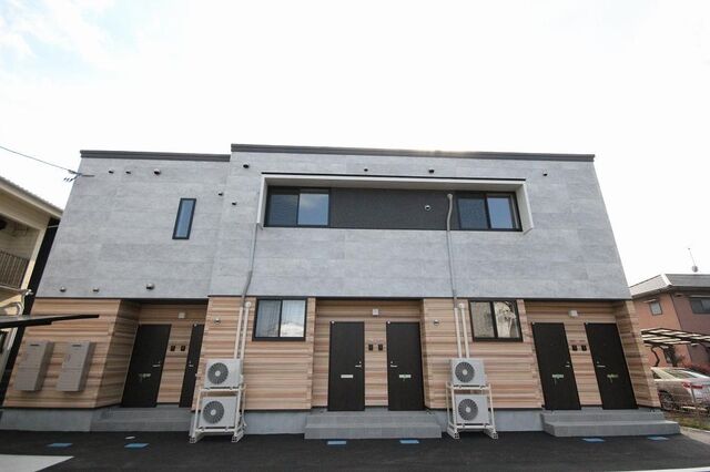 拡大写真:福山市南蔵王町6丁目 2階201の外観写真(昼)