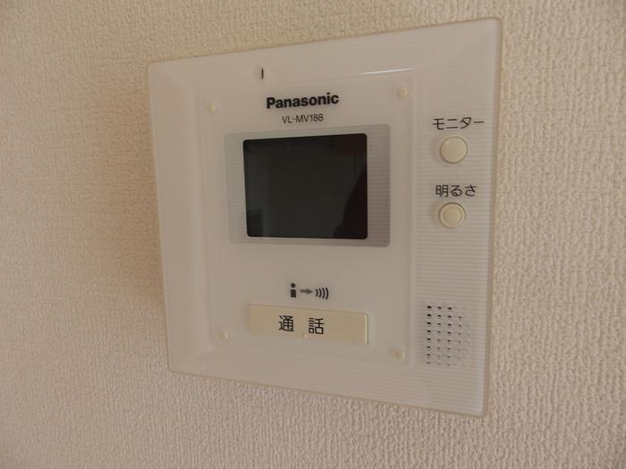 拡大写真:ヒルズフロント大島 1階103のカメラ付インターホン