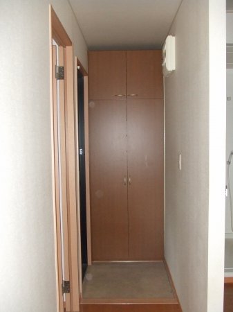 拡大写真:セジュール誉 B棟 2階205の玄関