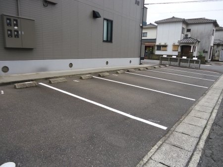 拡大写真：ハウジング島田　B棟 1階101の駐車場