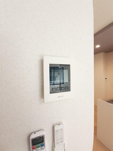 拡大写真:コンフォート末武中 1階102のカメラ付インターホン