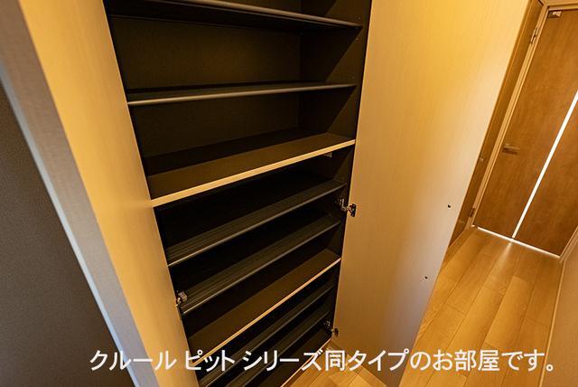 拡大写真:クレールガーデン I 1階103の下駄箱