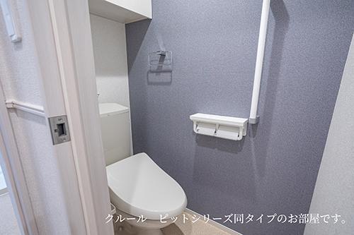 拡大写真:ウッドスプリング山根 B 2階202のシャワー付トイレ