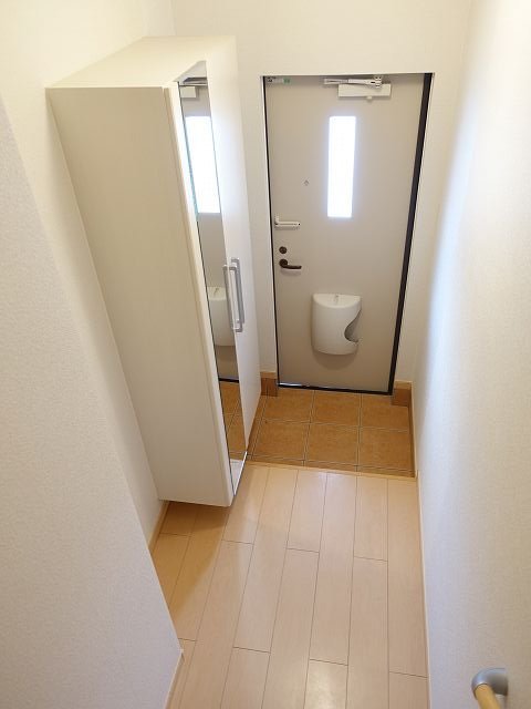 拡大写真:サン ソレーユ 2階201の玄関