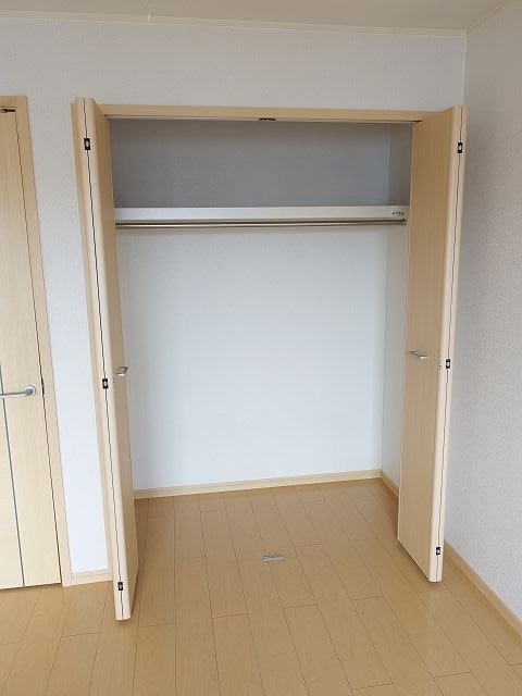 拡大写真:サン ソレーユ 2階201の収納