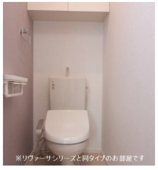 拡大写真:SUN16笠岡Ⅰ 1階102のシャワー付トイレ