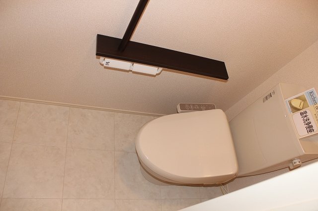 拡大写真:あま篠田荘 1階106のシャワー付トイレ