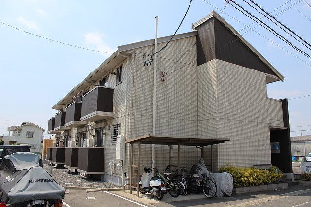 拡大写真:ルミナス 2階201の外観写真(昼)