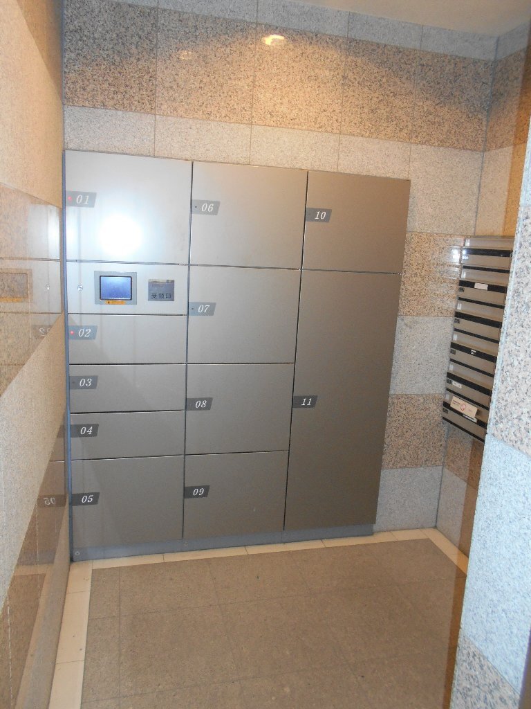 拡大写真：カラット中川 2階306の宅配BOX