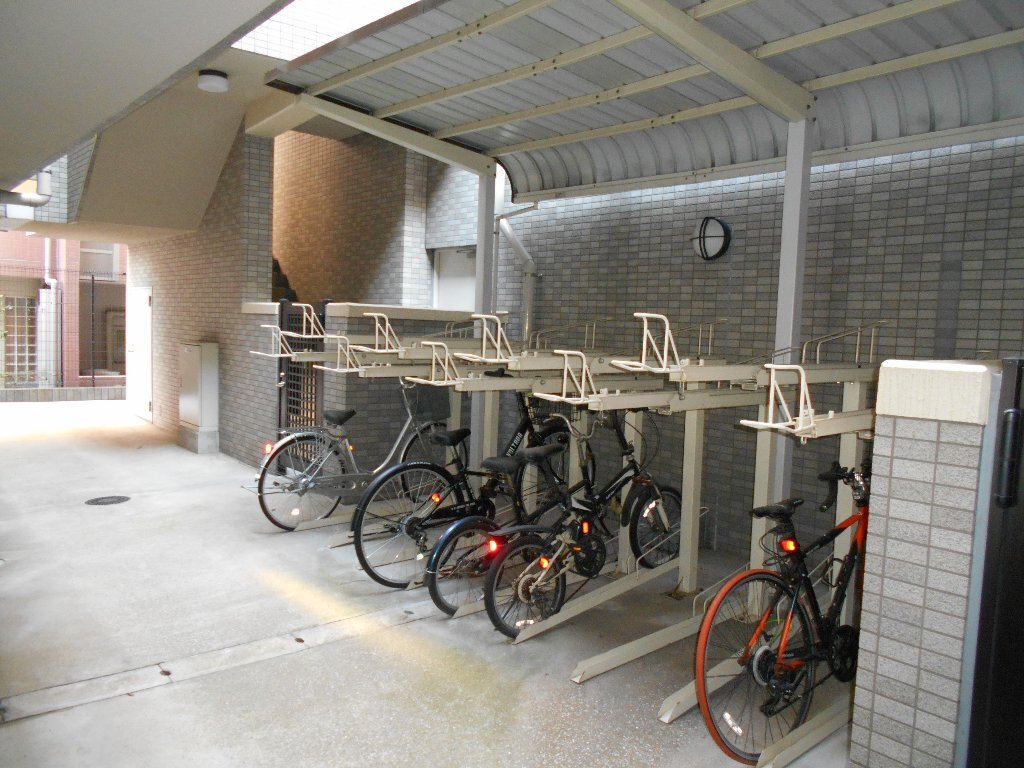 拡大写真：カラット中川 2階306の駐輪場