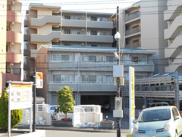 拡大写真：カラット中川 2階306の外観写真（昼）