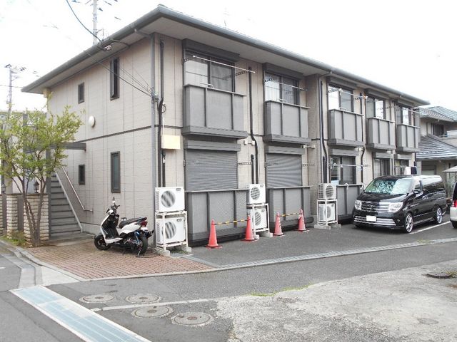 拡大写真：グランメール 2階206の外観写真（昼）