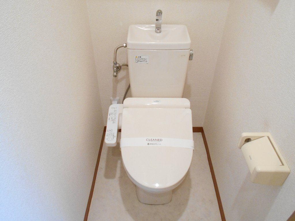 拡大写真：仲町台大藤ビル 5階501のシャワー付トイレ
