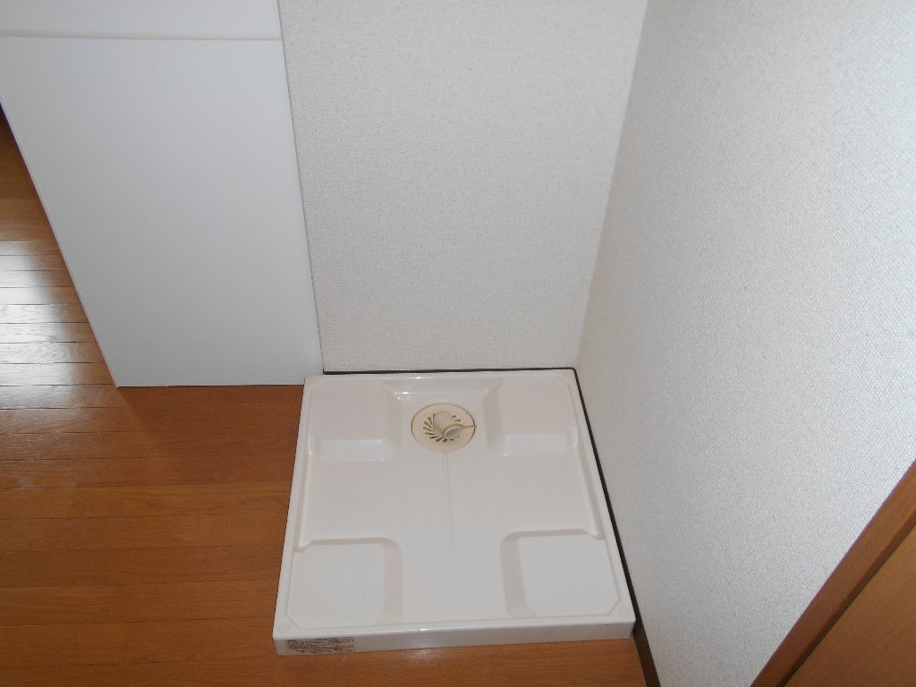 拡大写真：ＳＴビル 2階201の洗濯機置場
