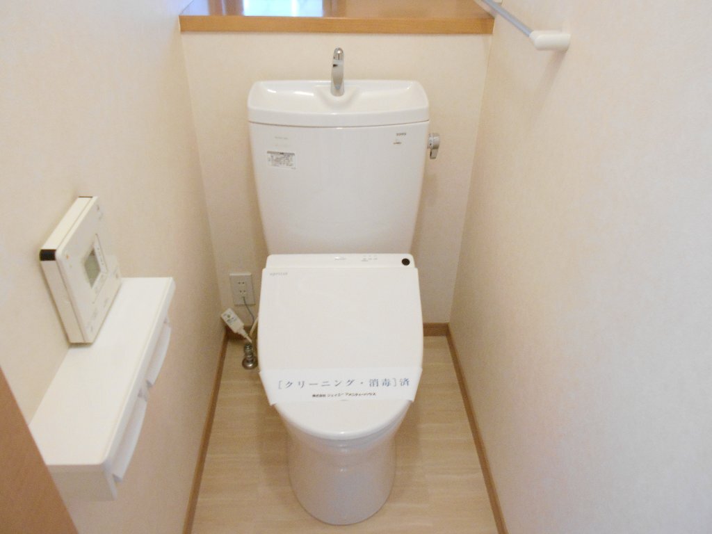 拡大写真：横浜市都筑区東山田３丁目 1階101のシャワー付トイレ