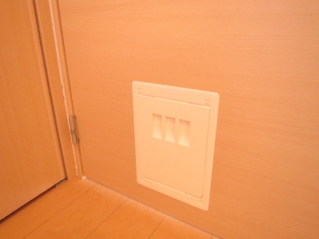 拡大写真：仙台市青葉区下愛子字月橋 1階102のペット用くぐり戸