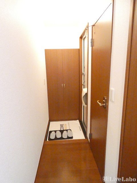 拡大写真:クレセントコート C棟 2階206の玄関