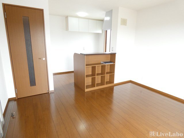 拡大写真:クレセントコート C棟 2階206のリビング