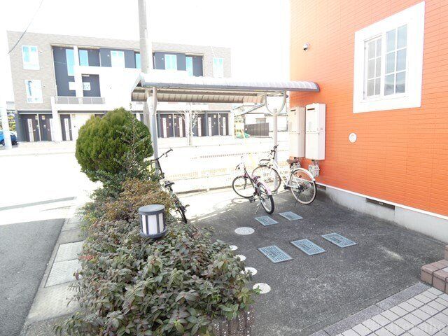 拡大写真:メープルタウン B 2階202の外観写真(昼)