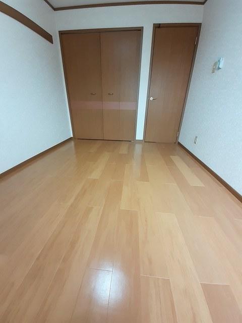 拡大写真:テイクアレスト・J 2階201の室内