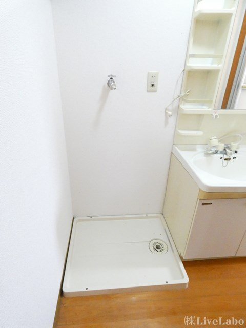 拡大写真:コーポU 2階201の洗濯機置場