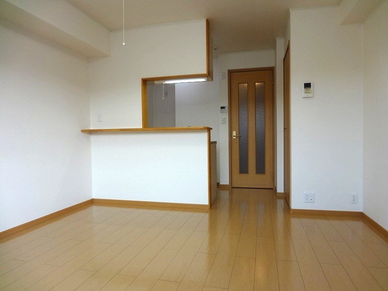 拡大写真:豊中市桜の町7丁目 102のリビング