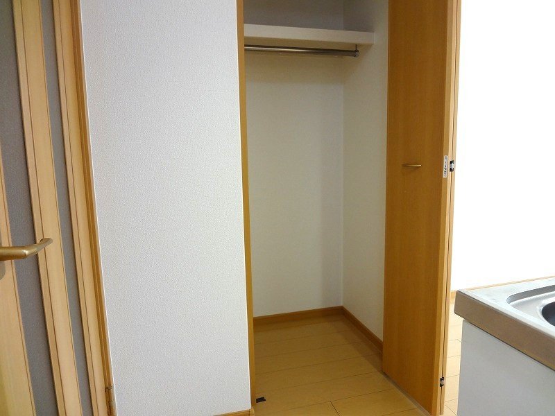 拡大写真:豊中市桜の町7丁目 102の収納